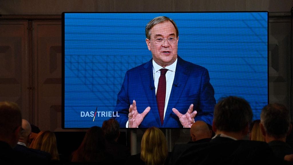 Saksan kristillisdemokraattien liittokansleriehdokas, kannatuskyselyissä romahtanut Armin Laschet kävi hyökkäyskannalle väittelyssä.