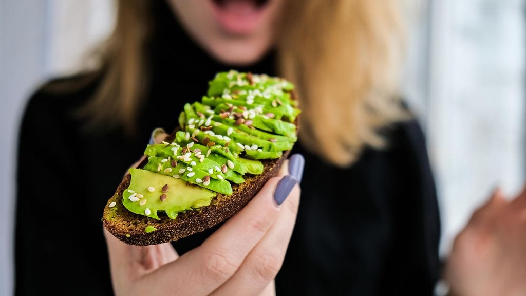 Etyleenioksidia on löydetty muun muassa seesaminsiemenistä ja seesaminsiemeniä sisältävistä elintarvikkeista.