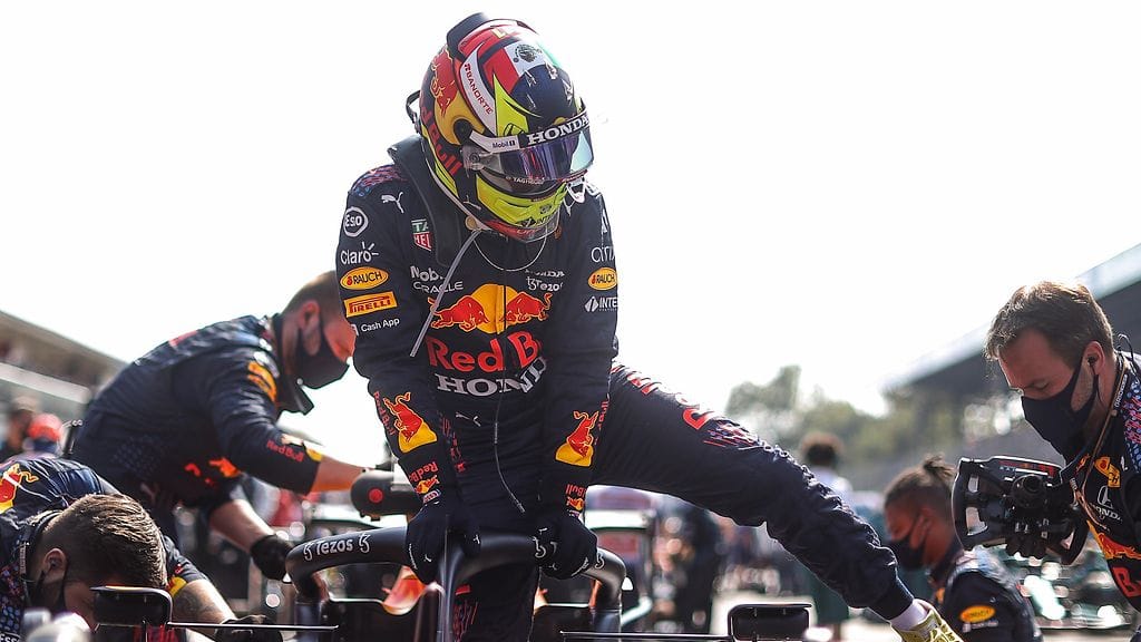 Sergio Pérez joutui tyytymään Italian GP:ssä viidenteen sijaan aikarangaistuksensa myötä.
