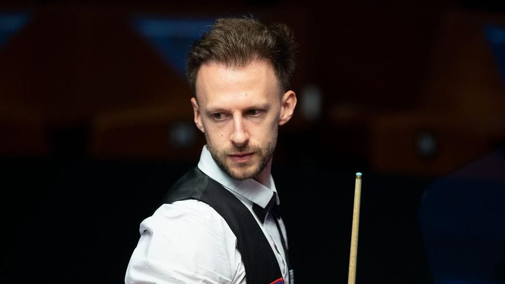 Judd Trump kokeilee siipiään poolbiljardissa.