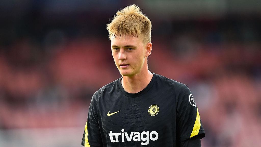 Lucas Bergström on Chelsean vaihtopenkillä Mestarien liiga -ottelussa.