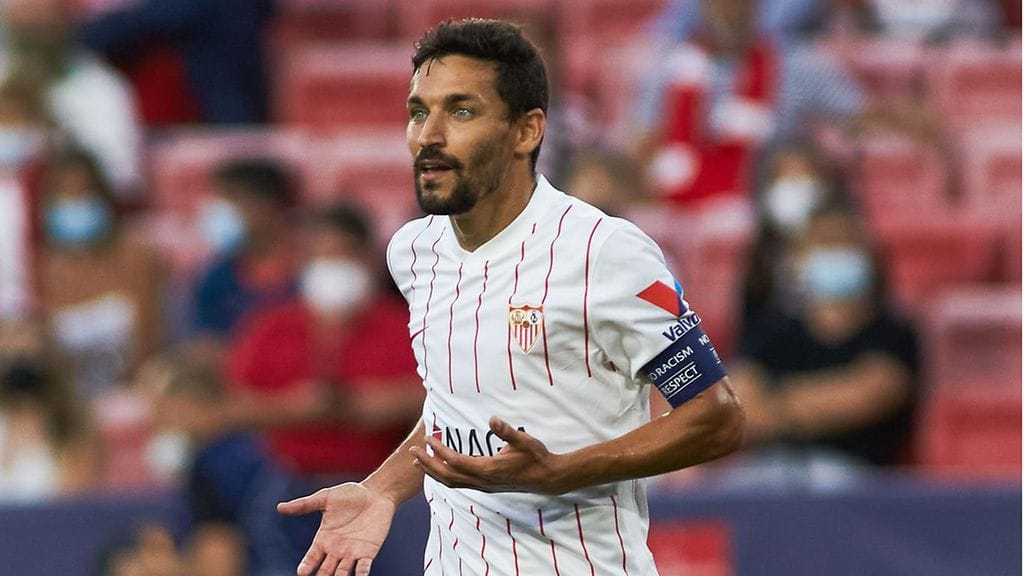 Jesus Navas sortui hölmöilyyn omalla rangaistusalueella.