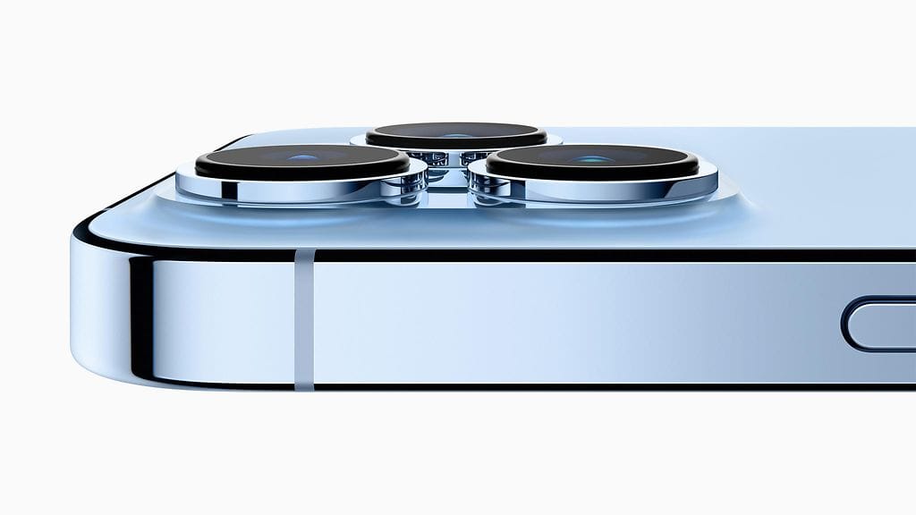 Apple esitteli iPhone 13:n. Kuvassa iPhone 13 Pro.