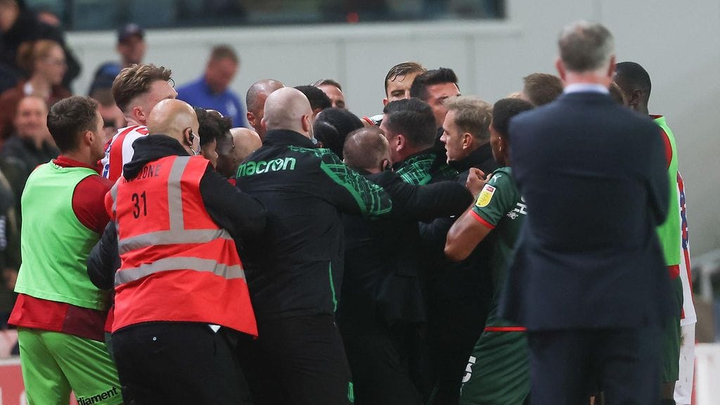 Tunteet kuumenivat Stoken ja Barnsleyn välisessä Mestaruussarjan ottelussa.