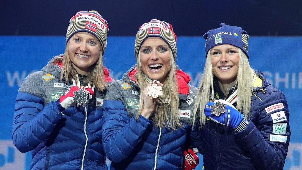 Ingvild Flugstad Östberg (oik.) ja Frida Karlsson (vas.) ovat kärsineet terveysongelmista viime vuosien aikana. Keskellä kuvassa Therese Johaug.