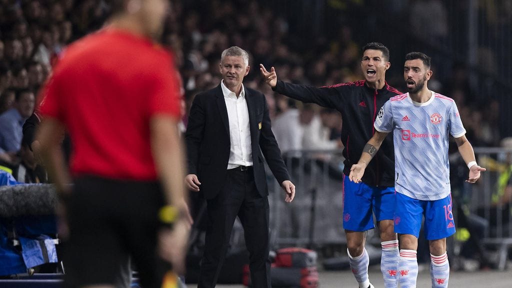 Cristiano Ronaldo ei malttanut pysyä paikoillaan vaihtopenkillä.