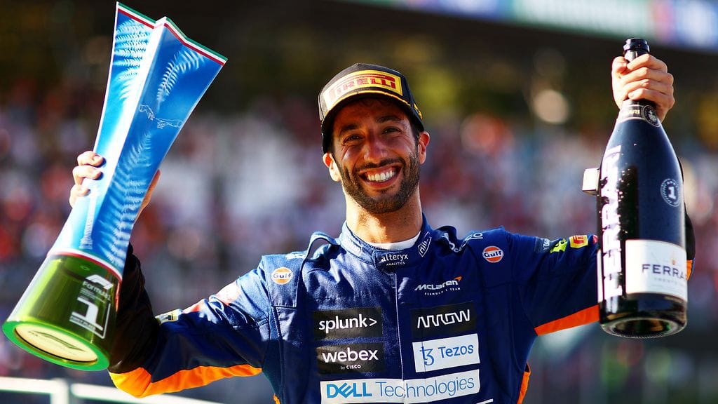 McLarenin Daniel Ricciardo juhli voittoa Italian GP:ssä.