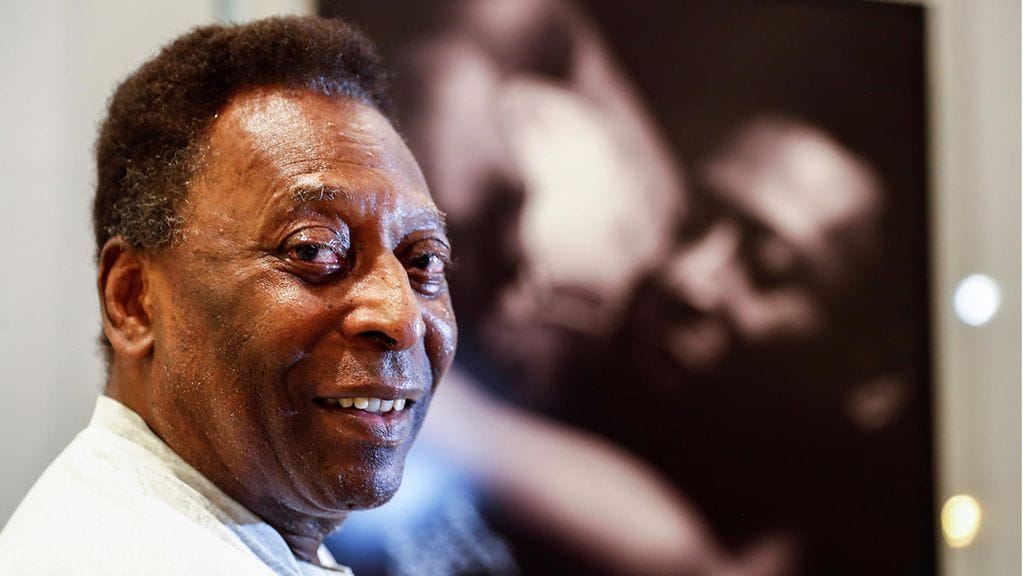 Jalkapallolegenda Pele joutui väliaikaisesti takaisin tehohoitoon.