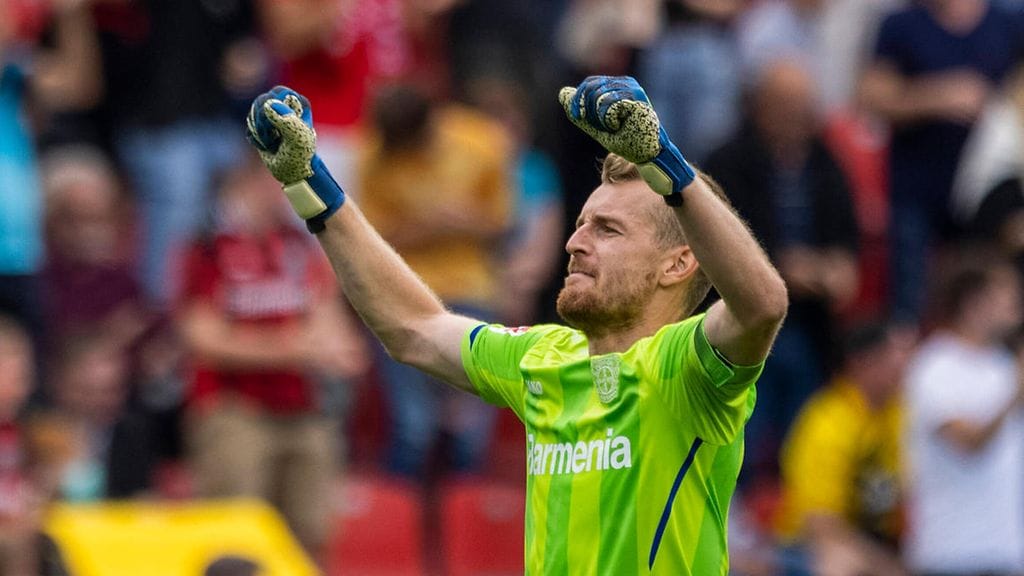 Lukas Hradecky on torjunut jo 200 ottelua Bundesliigassa. Sunnuntain kamppailu on hänelle sadas liigapeli Leverkusenissa.
