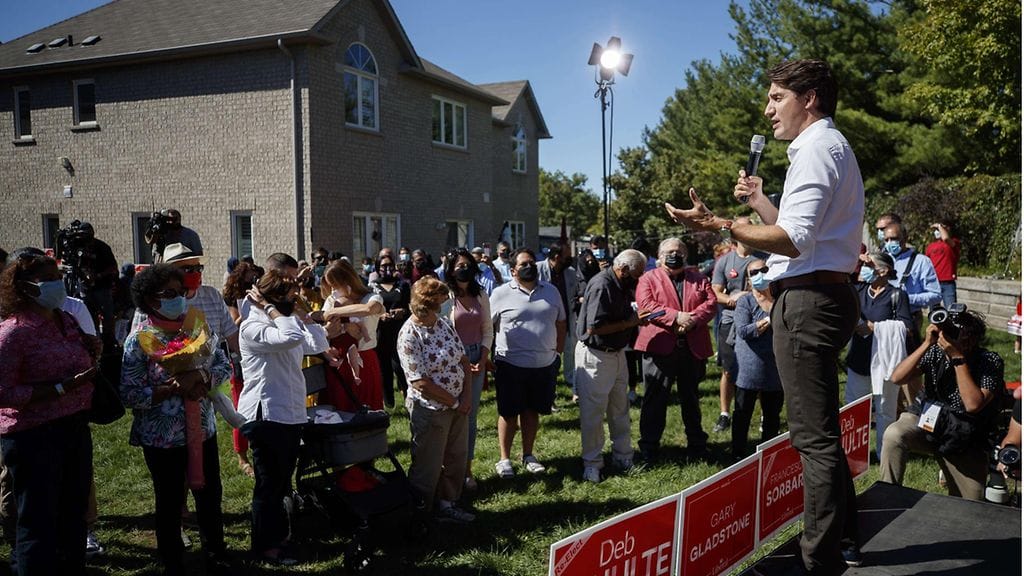 Kanadan pääministeri Justin Trudeau on haluamissaan vaaleissa kovan paikan edessä.