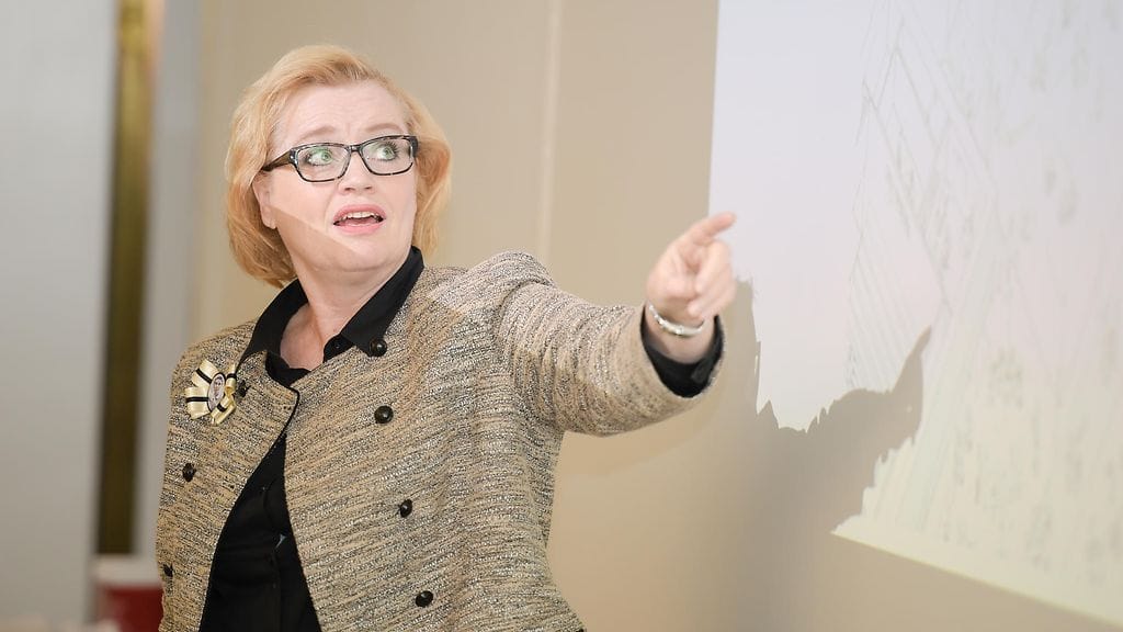 Vantaan kaupunginjohtaja Ritva Viljanen uskoo lentoaseman ruuhkautuvan pahoin maahantulorajoituksien vuoksi. Arkistokuva.