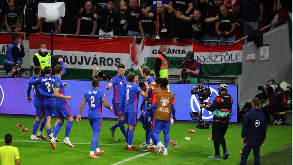 Englanti voitti Unkarin Budapestissä 2. syyskuuta pelatussa MM-karsintaottelussa 4–0.
