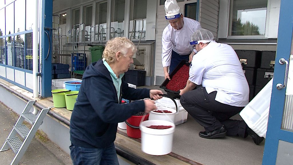 Aimo Karppinen ja keittiöväki