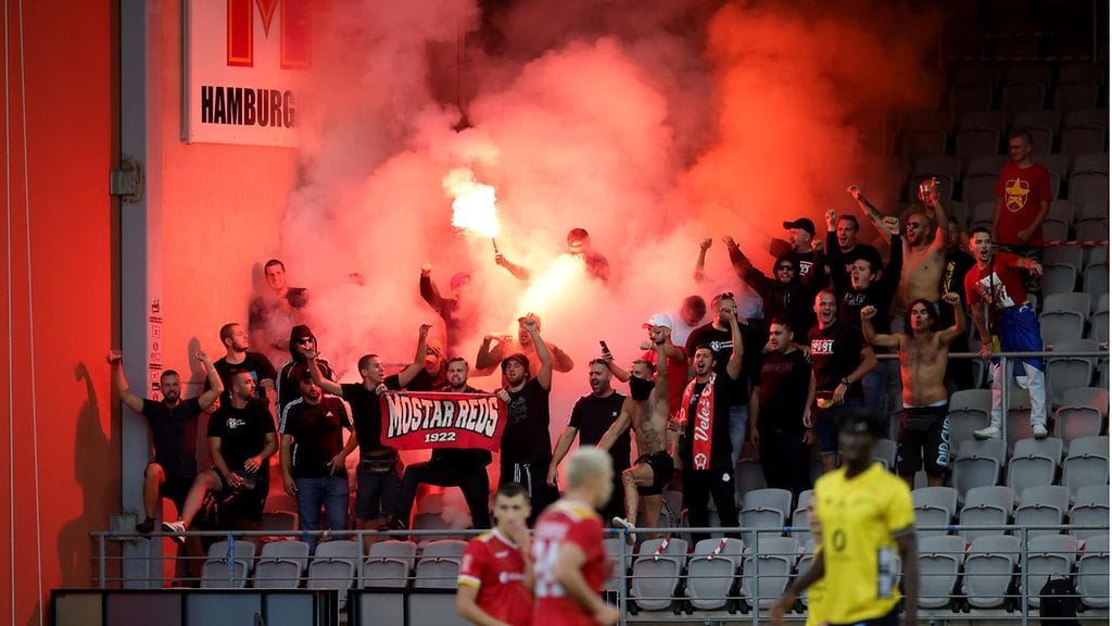 Velez Mostarin kannattajia kuvattuna elokuussa.