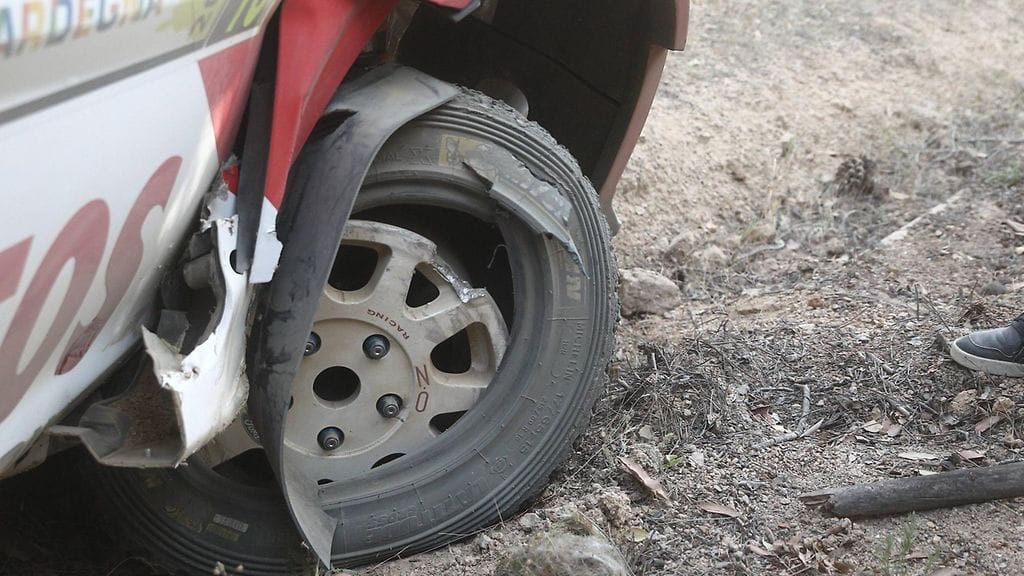 Keski-Suomessa Keuruulla järjestetyssä RalliCup-kilpailussa kartanlukija kuoli ja kuljettaja loukkaantui vakavasti lauantaina, kun auto ajautui ulos tieltä mutkassa ja osui puuhun. Kuvituskuva.