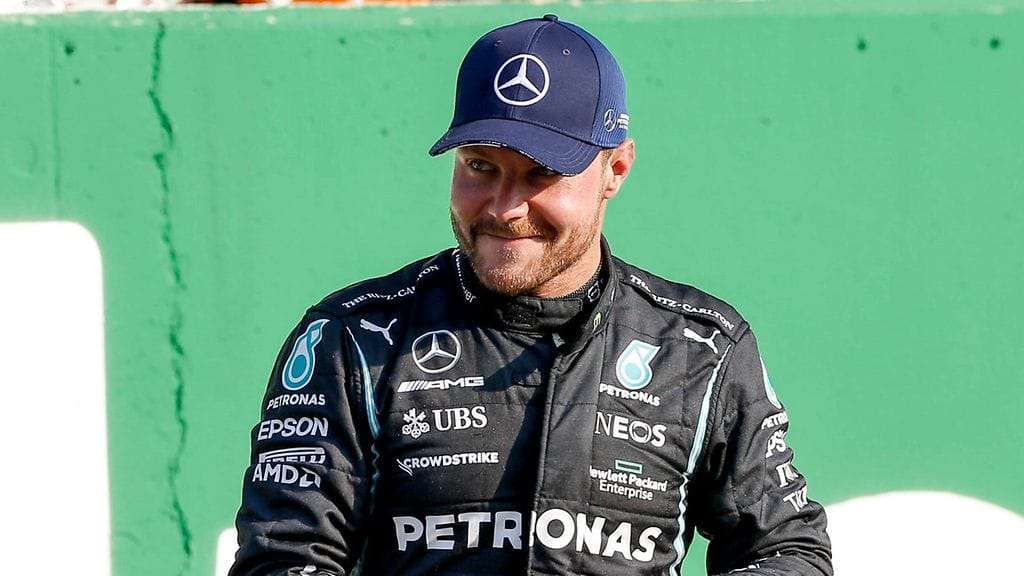 Valtteri Bottaksen reaktio Lewis Hamiltonin ja Max Verstappenin kolariin on huvittanut F1-faneja.