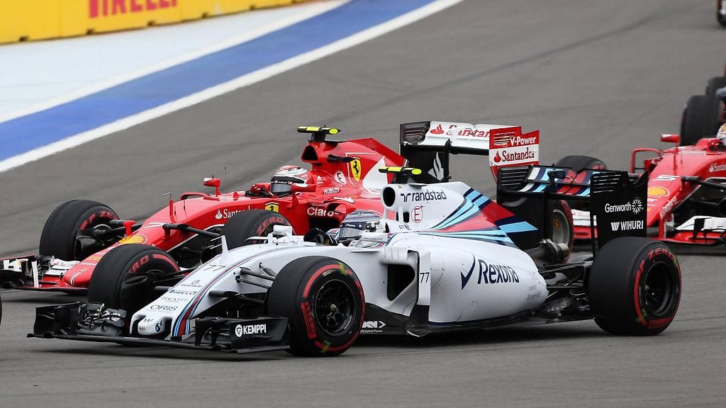 Kimi Räikkönen ja Valtteri Bottas kolaroivat Venäjän GP:n viimeisellä kierroksella vuonna 2015.