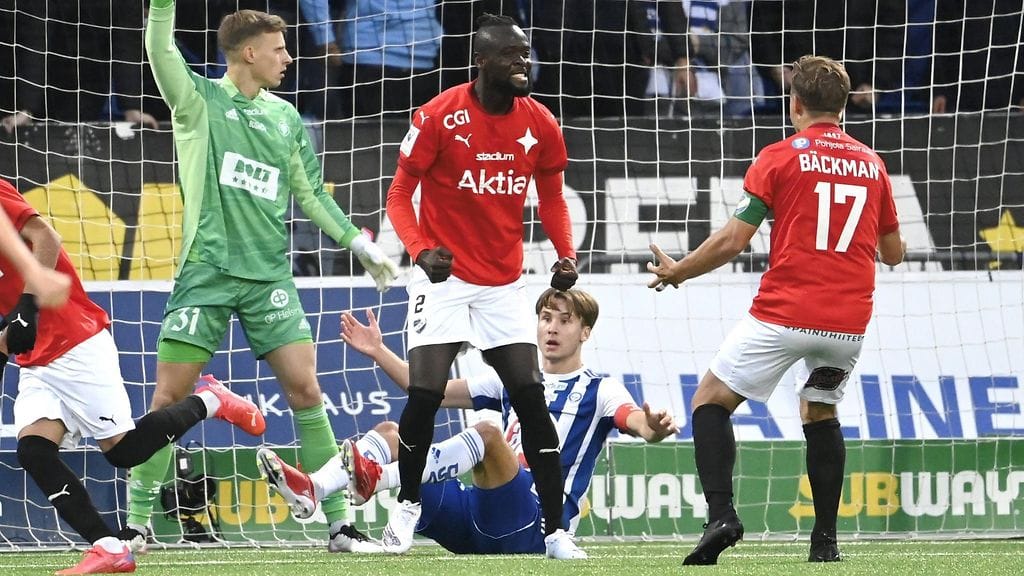 Kei Kamara iski HIFK:n molemmat maalit HJK:ta vastaan.