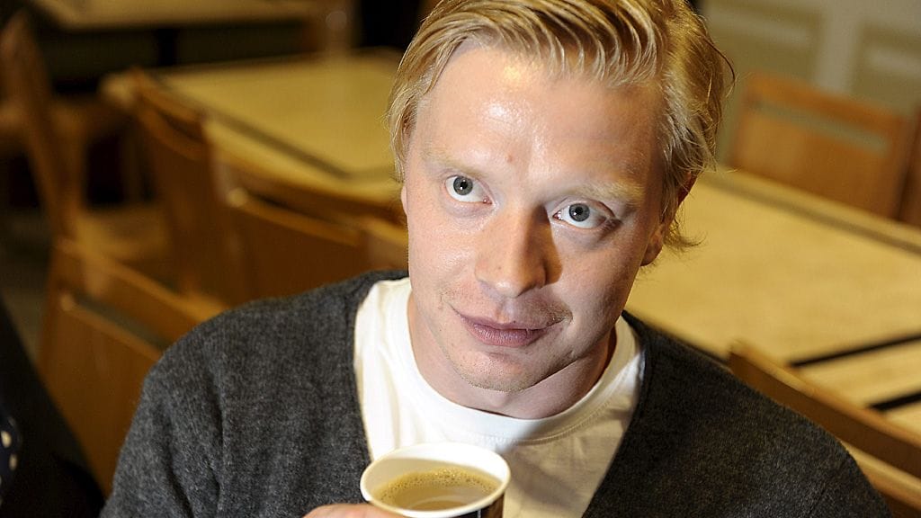 Lennart Petrell seuraa perjantain ottelun sivusta.