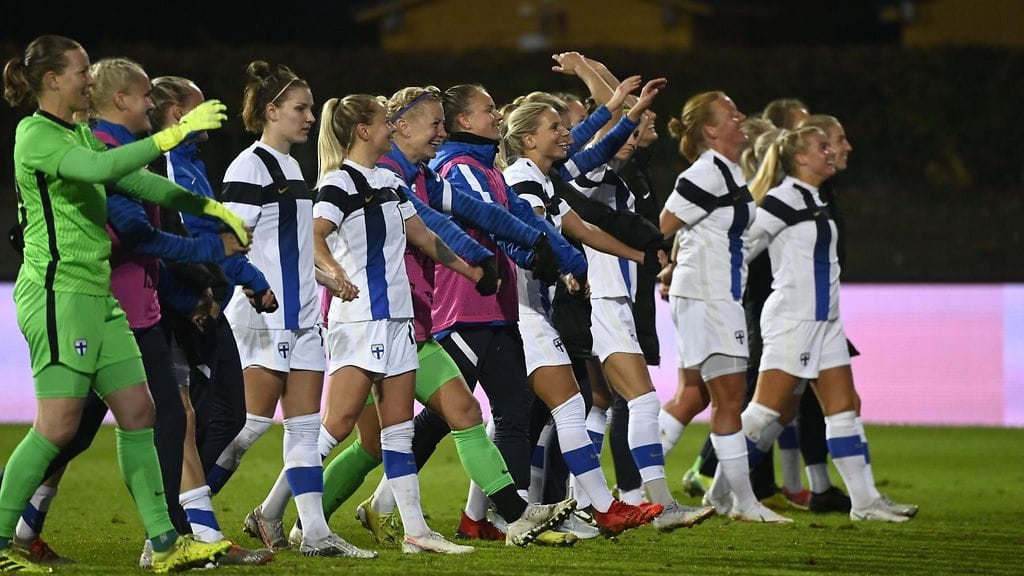 Suomen naisten jalkapallomaajoukkue Helmarit pelaa ensi vuoden EM-kisoissa.