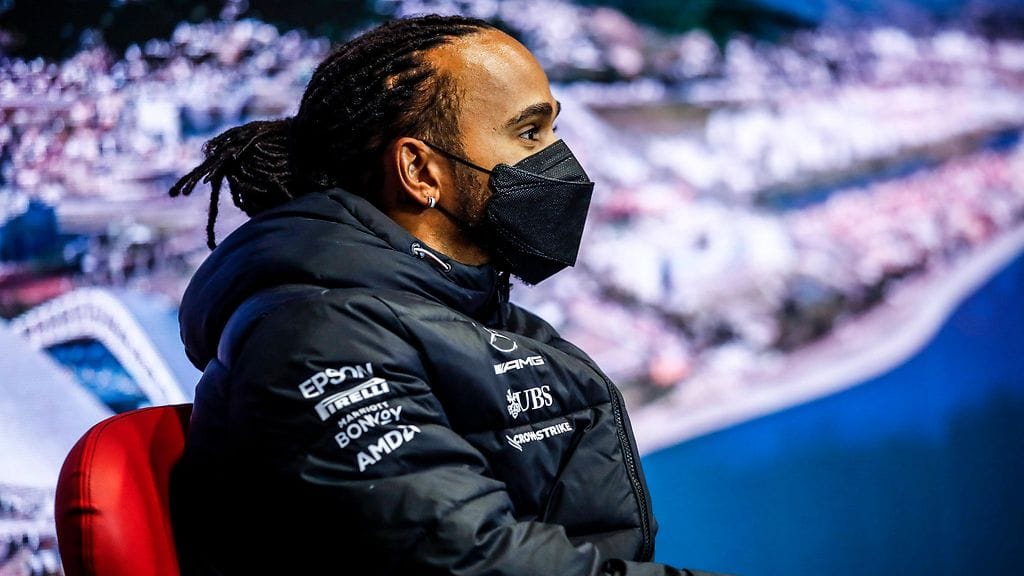 Lewis Hamilton ei kärsinyt jälkioireita kolarista Max Verstappenin kanssa.