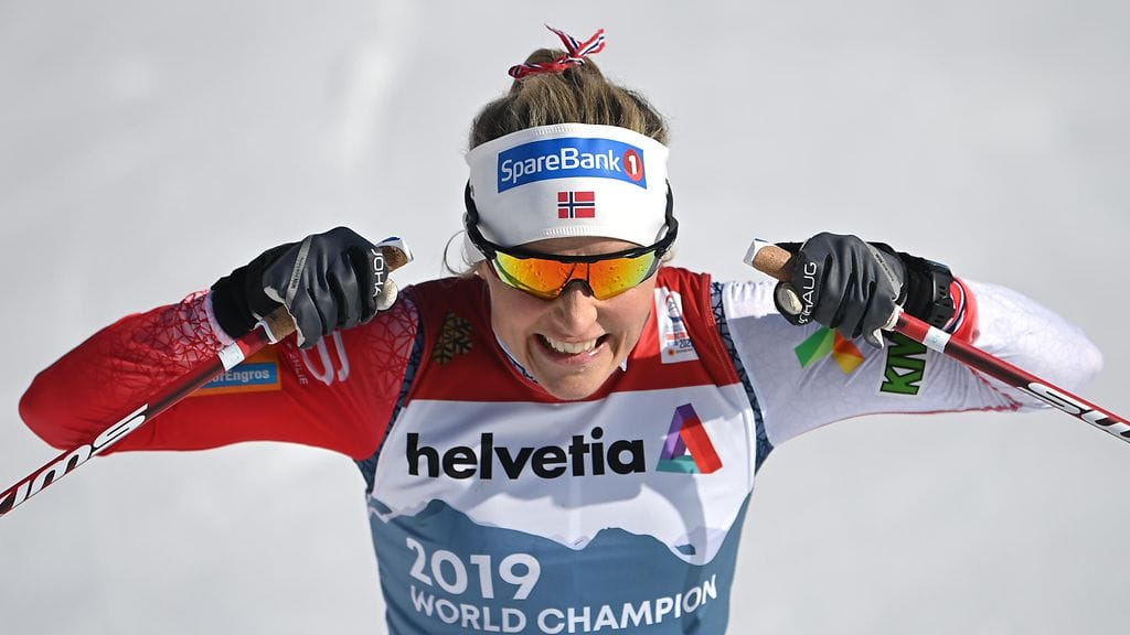 Therese Johaug jakeli kehuja Marit Björgenille.