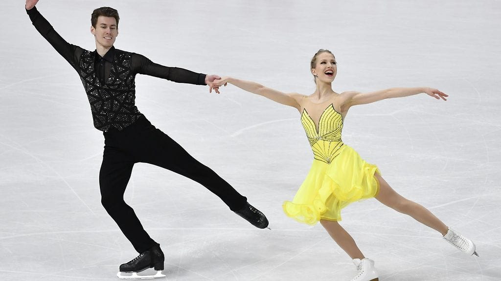 Juulia Turkkila (oik.) ja Matthias Versluis johtavat kilpailua. Arkistokuva.