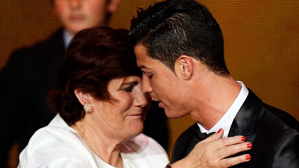 Cristiano Ronaldon äiti Dolores Aveiro ei salaile toiveitaan poikansa paluusta Sportingiin.
