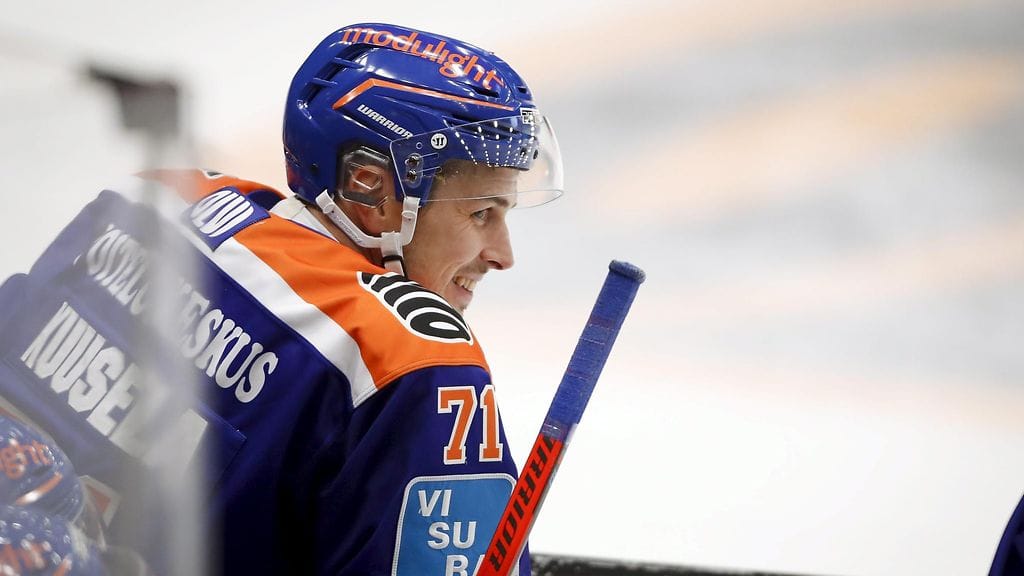 Tampereella muisteltiin Kristian Kuuselan upeaa uraa – Tappara-tähdelle tuhat ottelua täyteen