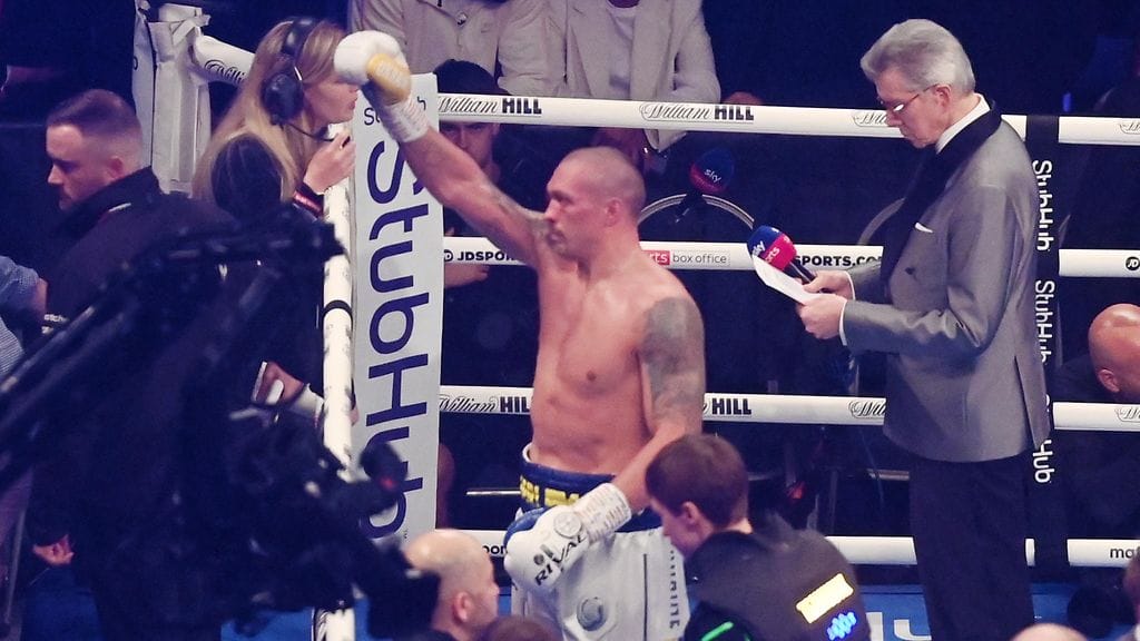 Oleksandr Usyk riisti Anthony Joshualta tämän mestaruusvyöt.