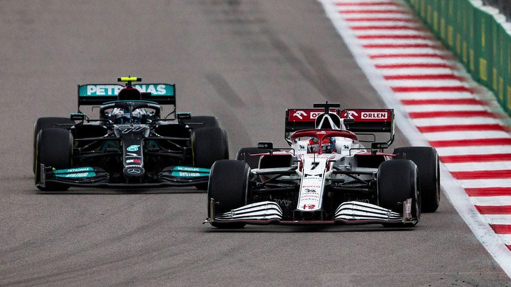 Kimi Räikkönen ja Valtteri Bottas taistelussa sijoituksista Venäjän GP:ssä.