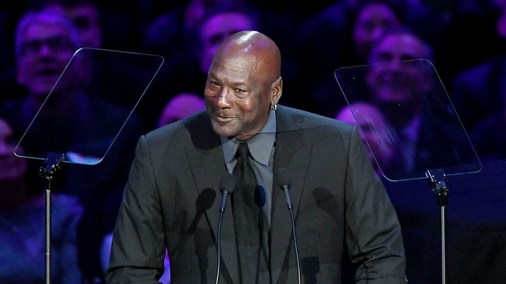 Koripallolegenda Michael Jordanin alushousut huutokaupattiin.