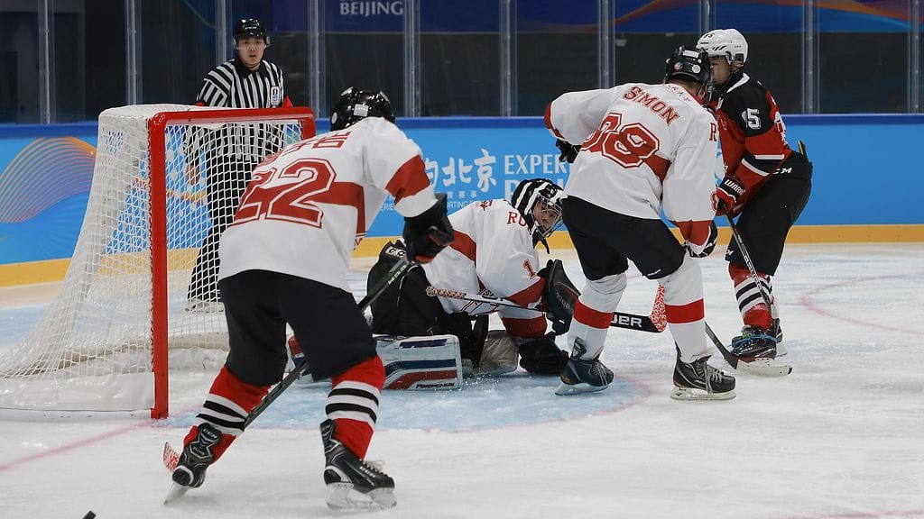 Kiinalaispelaajat testasivat tulevaa olympiakaukaloa huhtikuussa 2021.