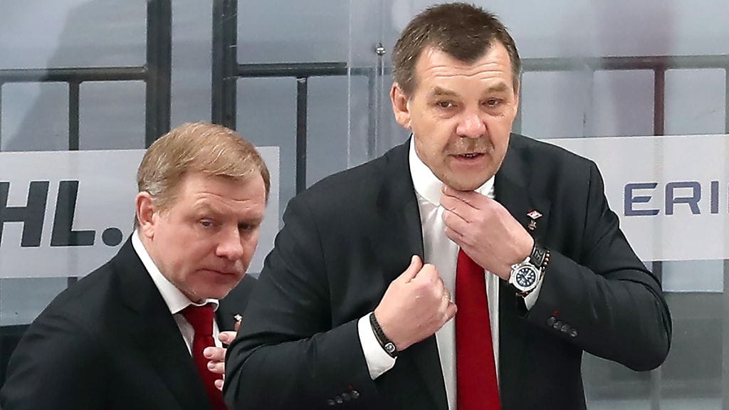 Aleksei Zhamnovista (vas.) tehtiin Venäjän päävalmentaja, kun Oleg Znarokin valinta ei miellyttänyt tiettyjä tahoja.