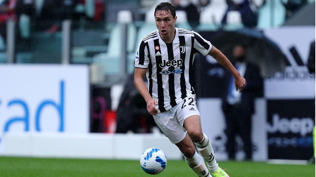 Federico Chiesa viimeisteli Juventuksen toisen jakson salamamaalin Chelseaa vastaan.