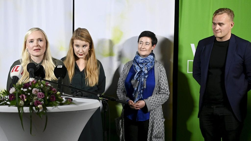 Valinta tehdään puolueen varapuheenjohtajien Atte Harjanteen, Hanna Holopaisen ja Iiris Suomelan välillä.