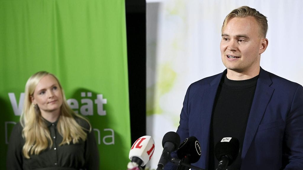 Varapuheenjohtajavaalissa ensimmäisenä valittu Atte Harjanne puhui vihreiden etänä järjestettävässä puoluekokouksessa Helsingissä 11. syyskuuta 2021. Taustalla puheenjohtaja Maria Ohisalo.