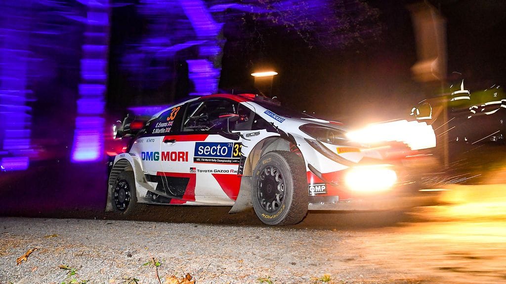 Elfyn Evans kävi erittäin lähellä ulosajoa Patajoen erikoiskokeella lauantai-iltana.