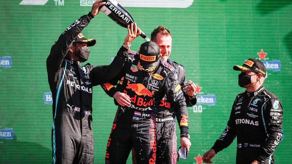 Lewis Hamilton ja Max Verstappen ovat taistelleet tänä vuonna MM-sarjan kärkisijoista. Valtteri Bottaksella ei ole ollut maailmanmestaruustaisteluun asiaa.