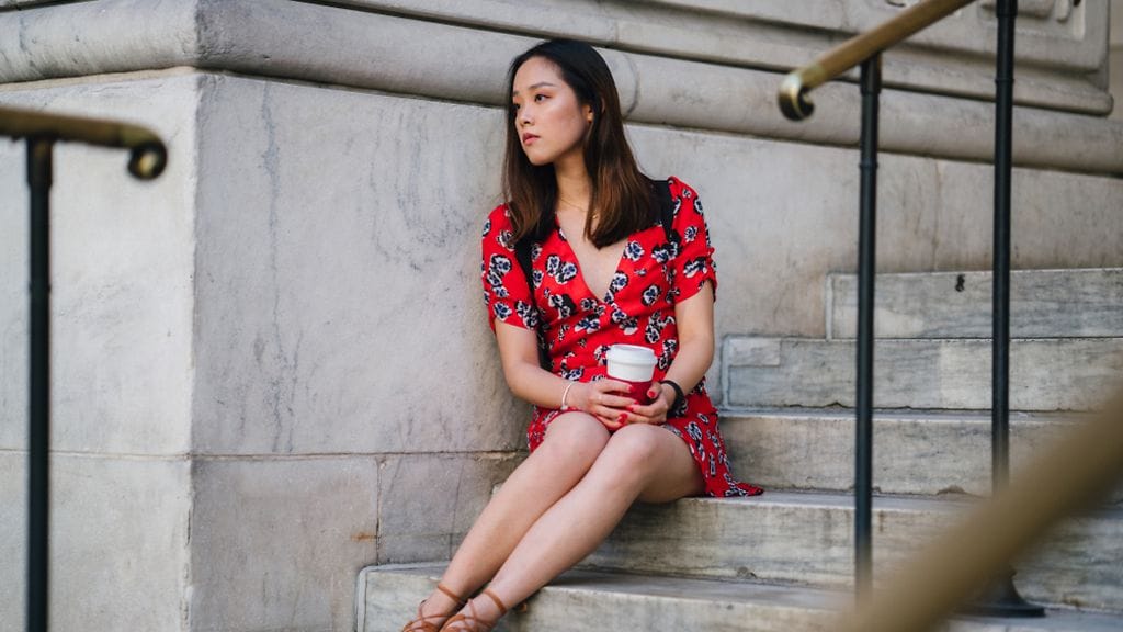 Nuori nainen poseeraa