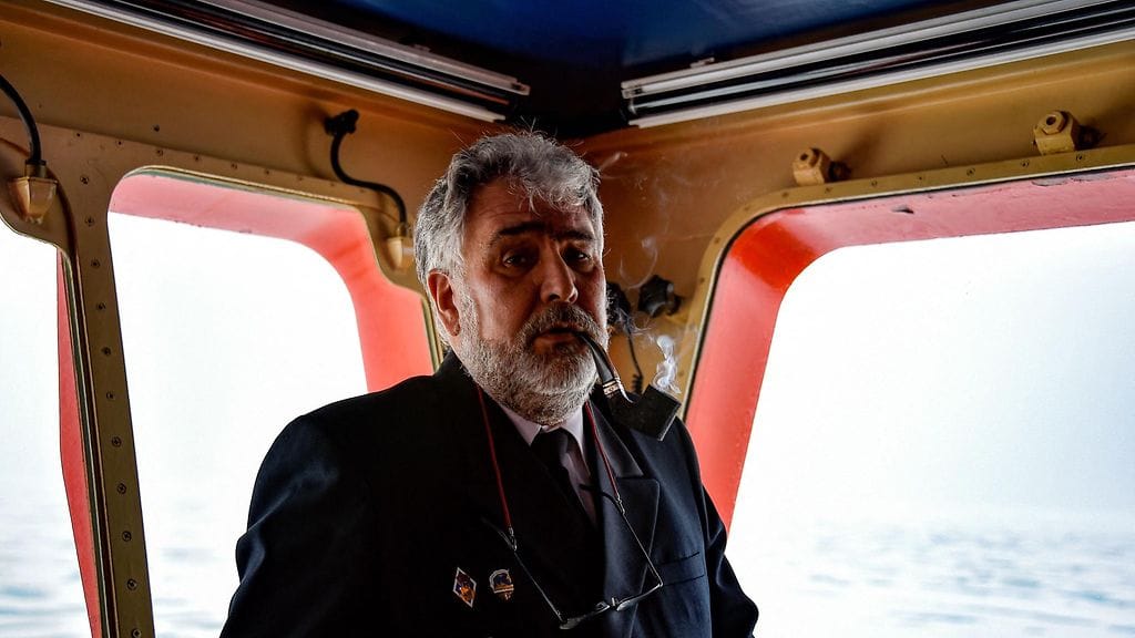 Venäjäläisen 50 Let Pobedy-jäänmurtajan kapteeni Dmitry Lobusov.