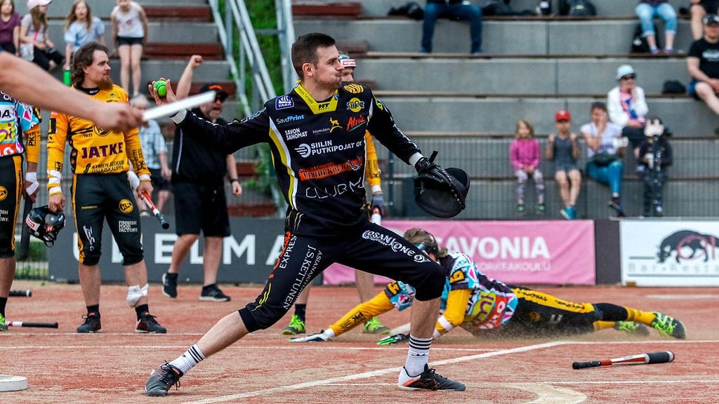 Siilinjärven Pesis joutui luopumaan sarjapaikastaan Superpesiksessä. Kuvassa Teemu Kinnunen.