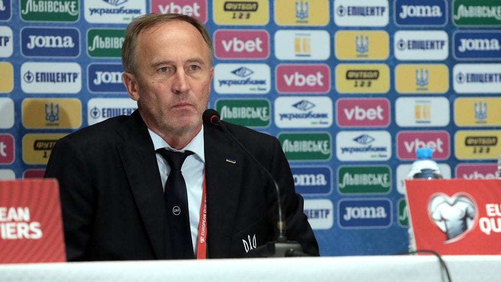 Oleksandr Petrakov ei tyytynyt jargon-puheeseen, vaan latasi pöytään kovaa tekstiä.