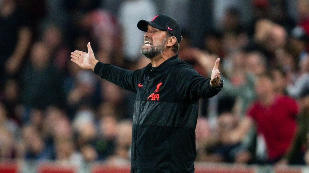 Liverpoolin päävalmentaja Jürgen Klopp ei ole mielissään Valioliigan heikoista koronarokoteluvuista.