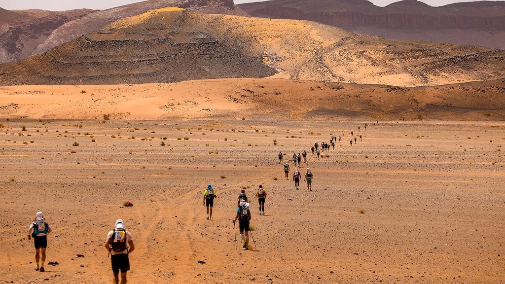 Marathon des Sables -ultramaratonilla juostaan kuutta maratonia vastaava matka. Kuvituskuva.