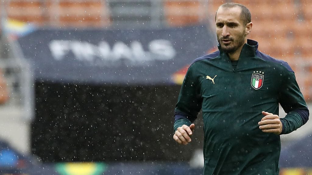 Giorgio Chiellini valmistautuu Italian mukana kohtaamaan Espanjan Kansojen liigan välierässä keskiviikkona.