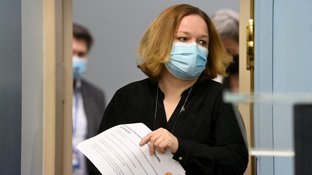 Perhe- ja peruspalveluministeri Krista Kiuru esitteli lakiesityksen koronapassista viime kuussa. – Me tarvitsemme koronapassia vaihtoehtona rajoituksille, jos jollain alueella syntyy tartuntaryppäitä, hän sanoi tuolloin.