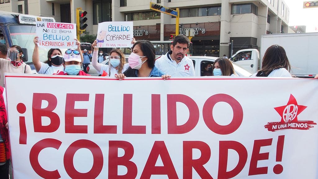 Sadat kerääntyivät kaduille osoittamaan mieltään Guido Bellidoa vastaan syyskuussa. Kuva: AOP.