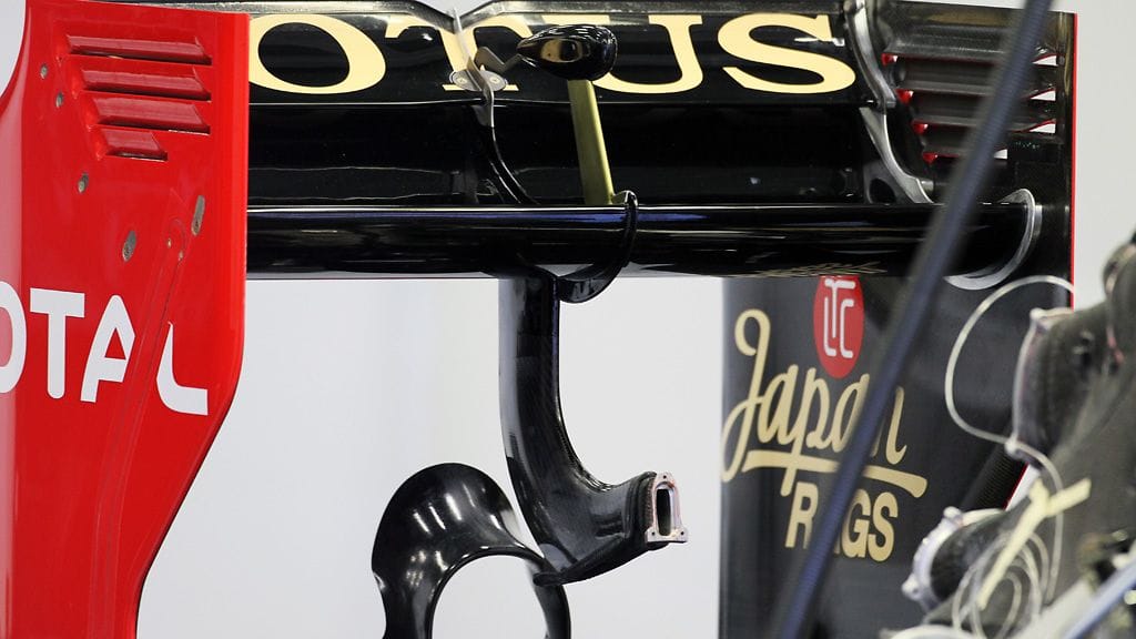 Pienempi ilmaputki johtaa takasiivelle, kun taas isommasta putkesta ilma tulee takasiiven alapuolelle