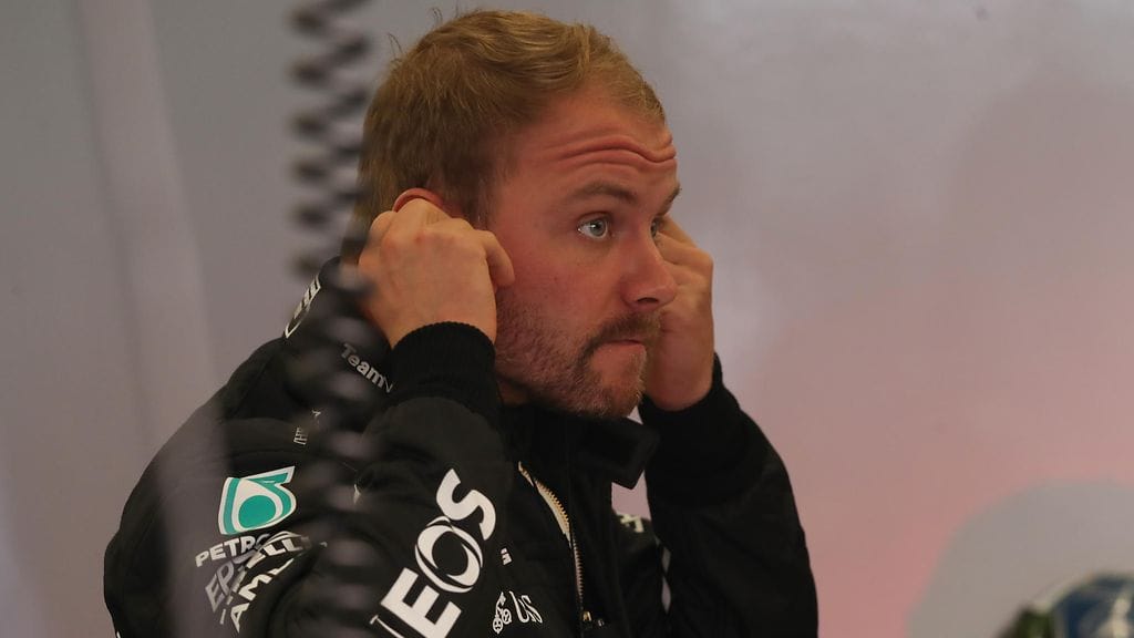 Valtteri Bottas ei aio odotella Lewis Hamiltonia.